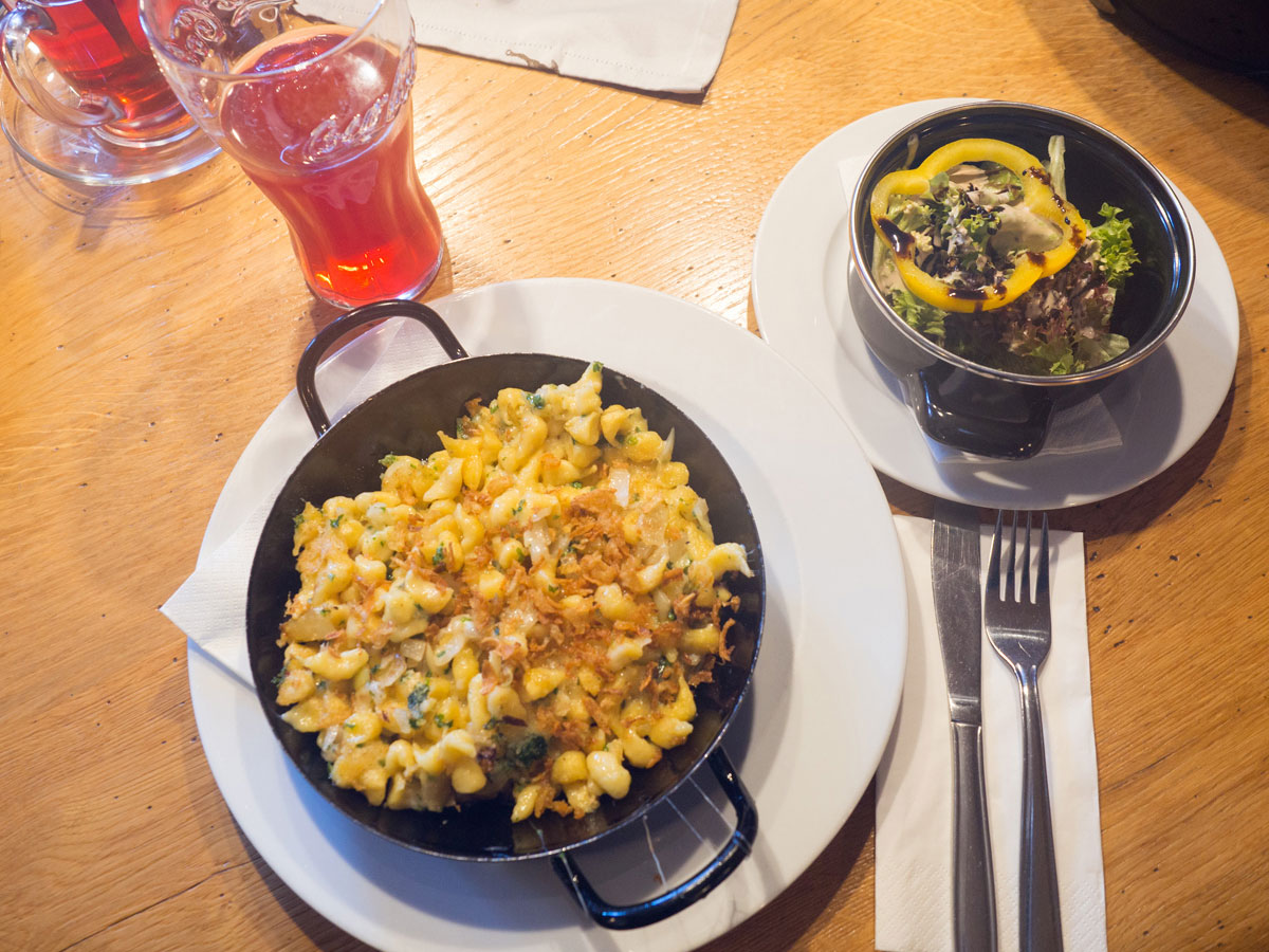 Käsespätzle Mittagspause in Flachau